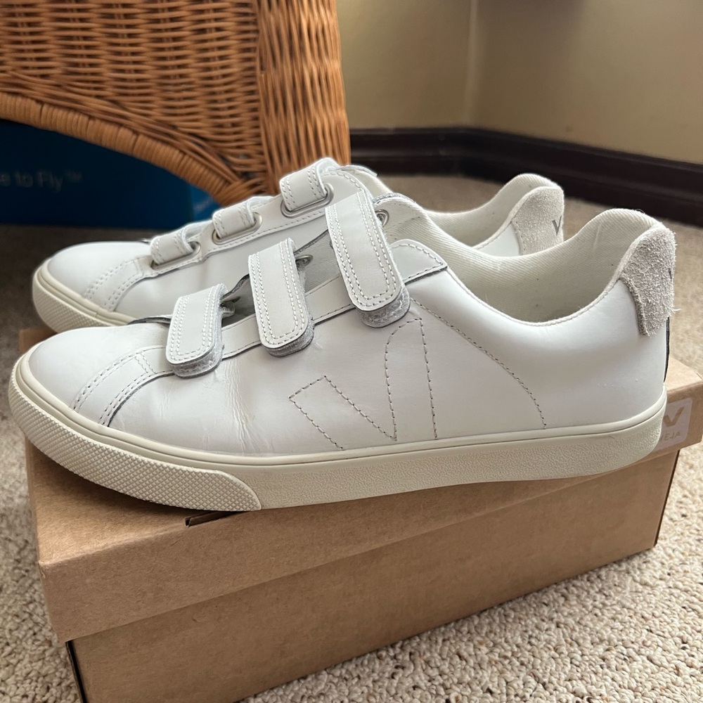 Veja women Esplar Velcro size 39(US 8)